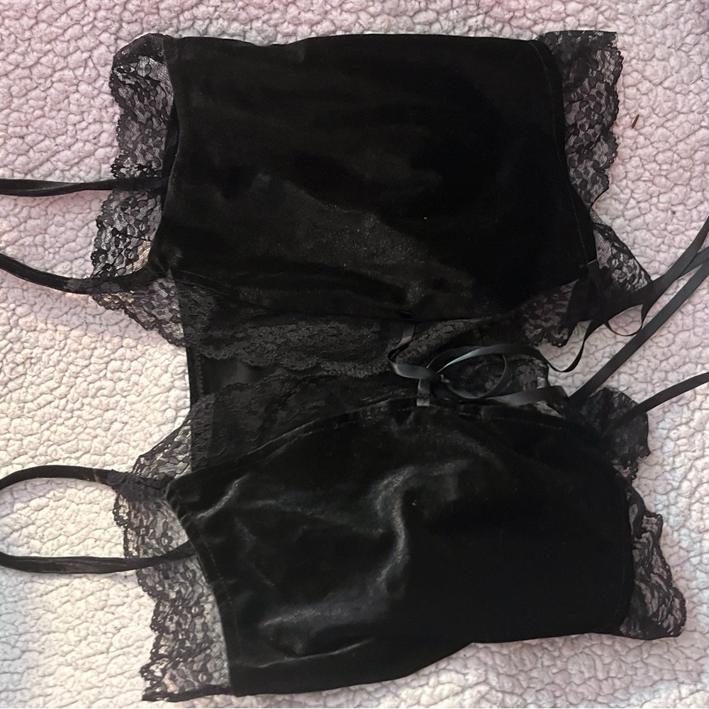 Cute sexy black velvet top, perfect for intimate nights!